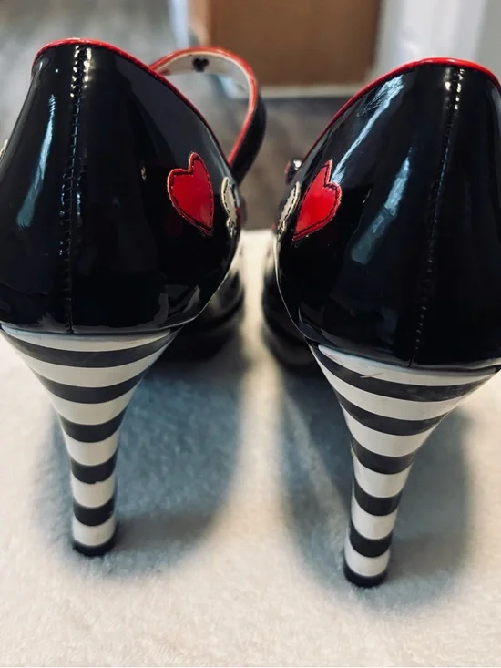 Almost Brand New Eye-Catching Heels By FUNTASTIC - Size 8.5 - Heel 4” -  Box 1B - Picture 7 of 8